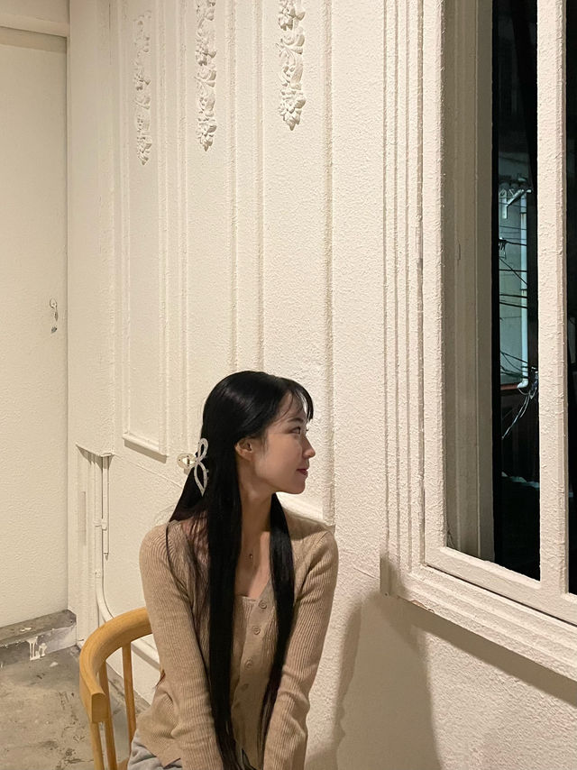 단골집 추천 타이난 ‘IBT coffee’ — 밤까지 이어지는 조용한 우드톤 라운지 ☕🌙
