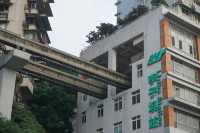 【重慶之旅📸】親身體驗「輕軌穿樓」奇觀🚇🏡