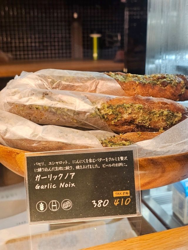 「軽井沢の香りを運ぶパン ― ベーカリー＆カフェ SAWAMURA」