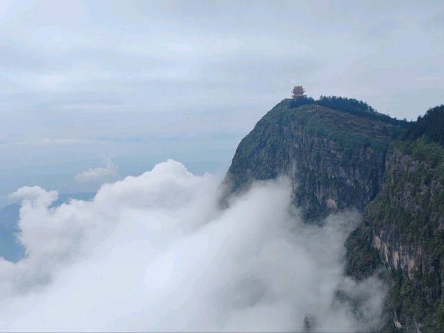 The Sea of Clouds at the Golden Summit: Emei, a Fairyland on Earth