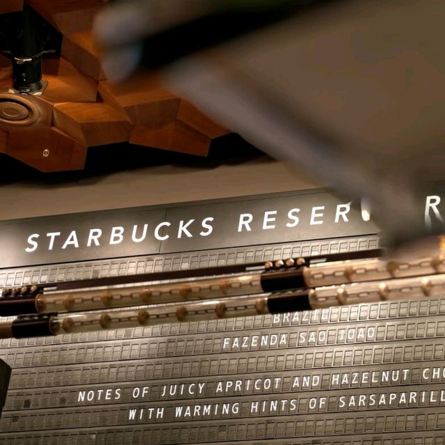 Starbucks ที่ใหญ่ที่สุดในจีน Starbucks ที่ใหญ่ที่สุดในจีน