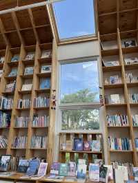 항상 똑같은 여행이 지겹다면? 책과 함께하는 북스테이 추천!