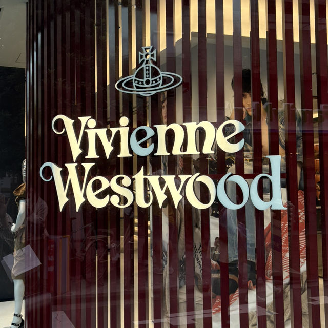 【東京/表参道🇯🇵】アヴァンギャルドな空間🕰 Vivienne Westwood CAFÉ