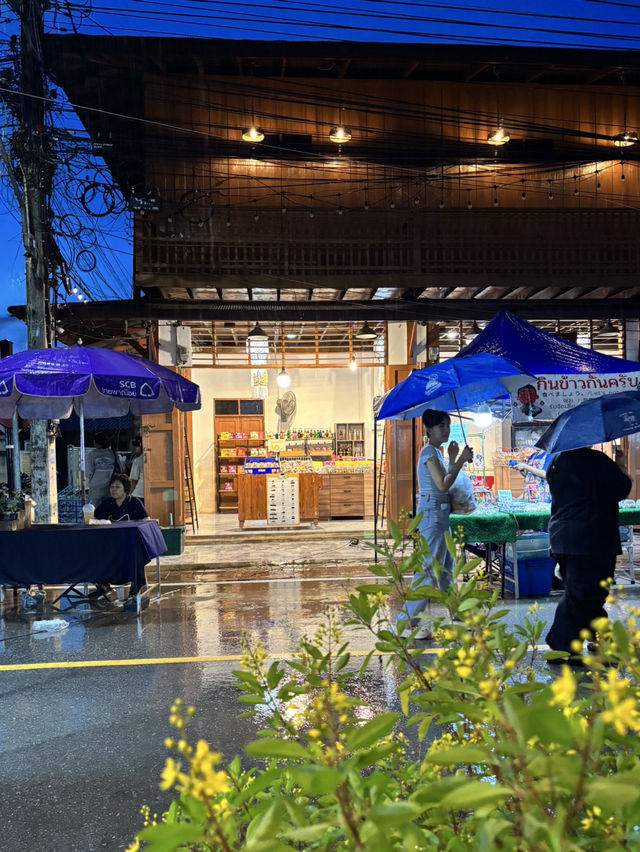 กาดกองเก่า ถนนคนเดินสุดฮิต ทุกวันเสาร์ ที่แพร่