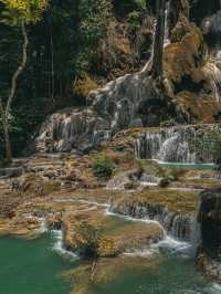 💧 꽝시폭포 — 자연이 직접 빚어낸 푸른 장면 