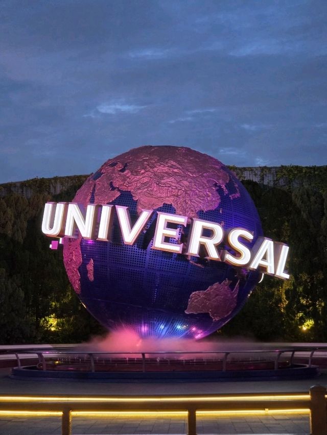 Universal Nights🌙