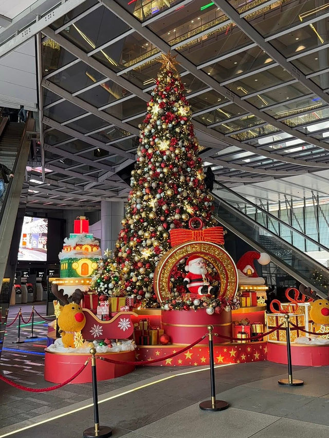 Where Neon Bows Meet Digital Snow: Christmas in Hong Kong's Concrete Canyon Where Neon Bows Meet Digital Snow: Christmas in Hong Kong's Concrete Canyon