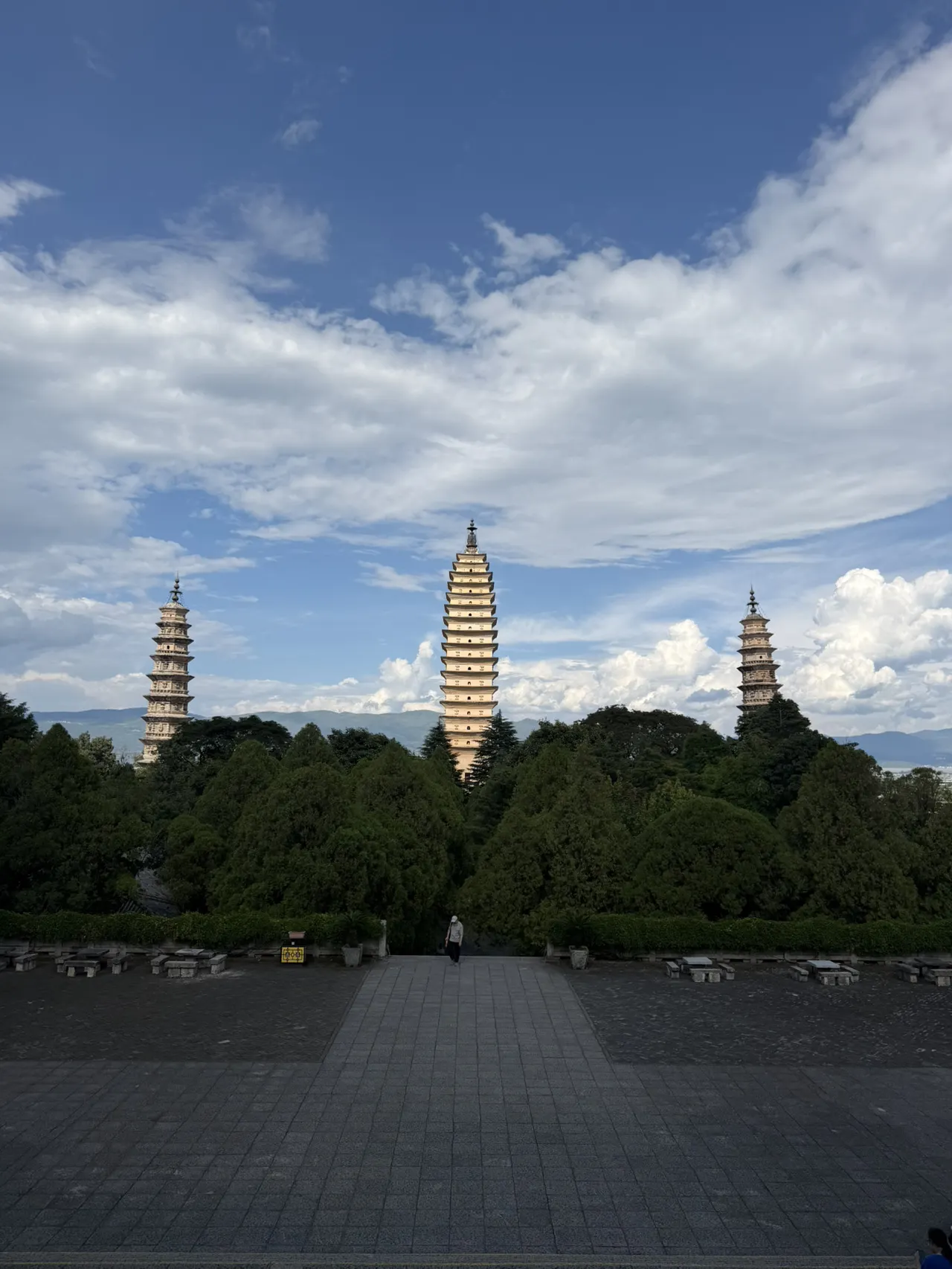 We absolutely loved our visit to the Chongsheng Temple and Three Pagodas in Dali! 🏯❤️ It ended up being one of our favourite places we visited in the area.

Of course, the famous Three Pagodas are beautiful and impressive, especially with the mountains rising behind them. But what surprised us most was everything that comes after the pagodas. The complex is absolutely huge! As you continue walking uphill, you discover temple after temple, beautiful courtyards, statues, gates and traditional architecture. Every time we thought we had reached the end, there seemed to be another temple waiting for us. 😄

The higher you go, the better the views become. Looking back towards the Three Pagodas, Dali and Erhai Lake with the mountains surrounding you is just incredible. ⛰️ The combination of the scenery and the temples makes the whole place feel very special.

We especially loved the temples themselves. They were peaceful, colourful and beautifully detailed, and it was nice to take our time walking through the different parts of the complex rather than just coming for a quick photo of the pagodas.

Be prepared for quite a bit of walking and plenty of steps, especially if you want to explore all the way to the top! 😅 But it is absolutely worth it.

If you’re visiting Dali, we would definitely recommend giving yourself a few hours here rather than only stopping to see the Three Pagodas. The pagodas might be the famous attraction, but for us the entire temple complex was the real highlight. 🏯✨

One of our favourite experiences in Dali! ❤️#dali #threepagodasdali 