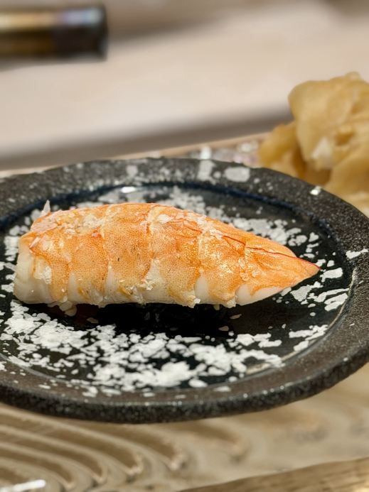 大阪/新今宮】OMO7の目の前！黒シャリのお鮨と天ぷらが楽しめるお店