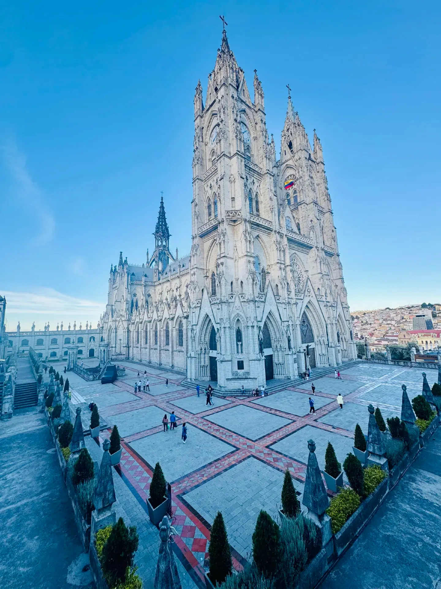 The Most Spectacular Gothic Cathedral in Quito, Ecuador: Basilica of the National Vow ⛪️
