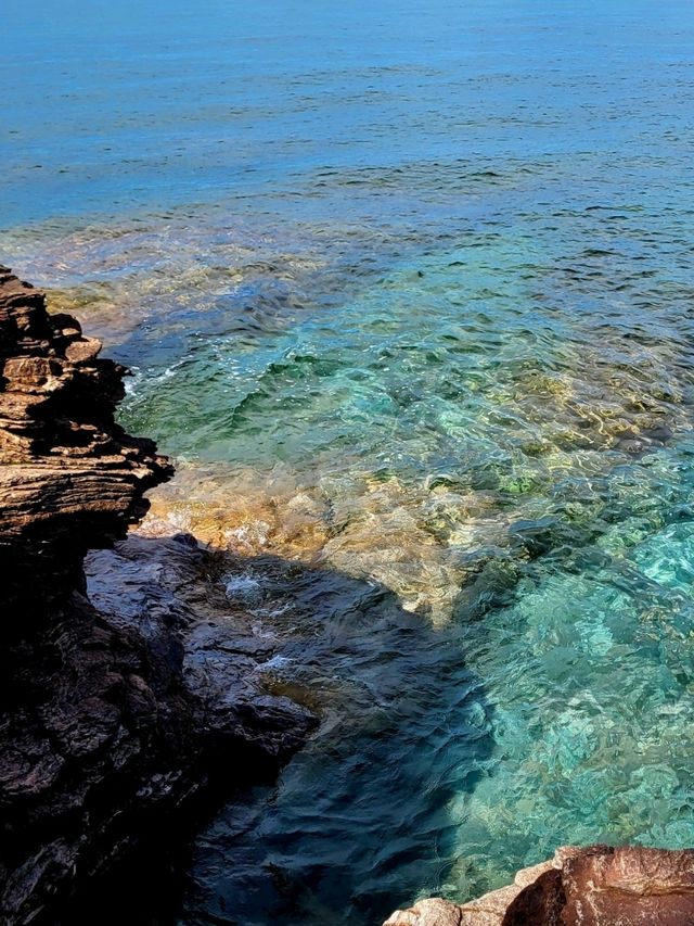 Exploring the Black Rocks and crystal clear water of Lake Superior