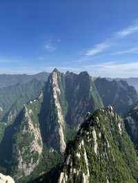 🌟 Conquering Heaven: A Journey to Huashan Mountain's Road of Heaven 🌟