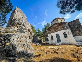 Medieval Castle of Livadia 🗺️