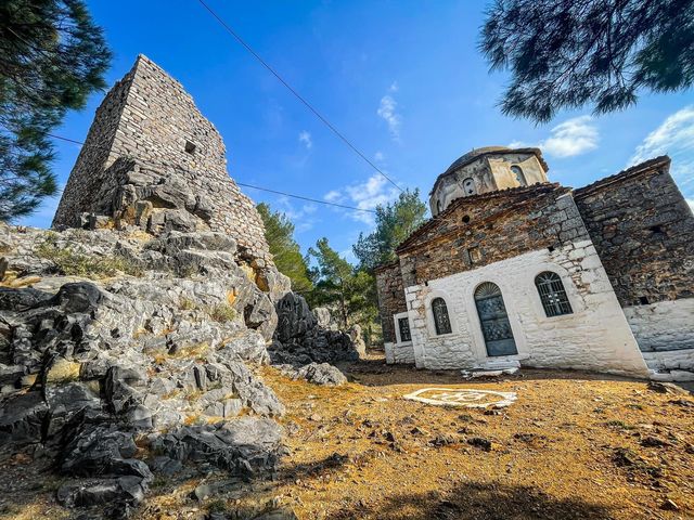 Medieval Castle of Livadia 🗺️