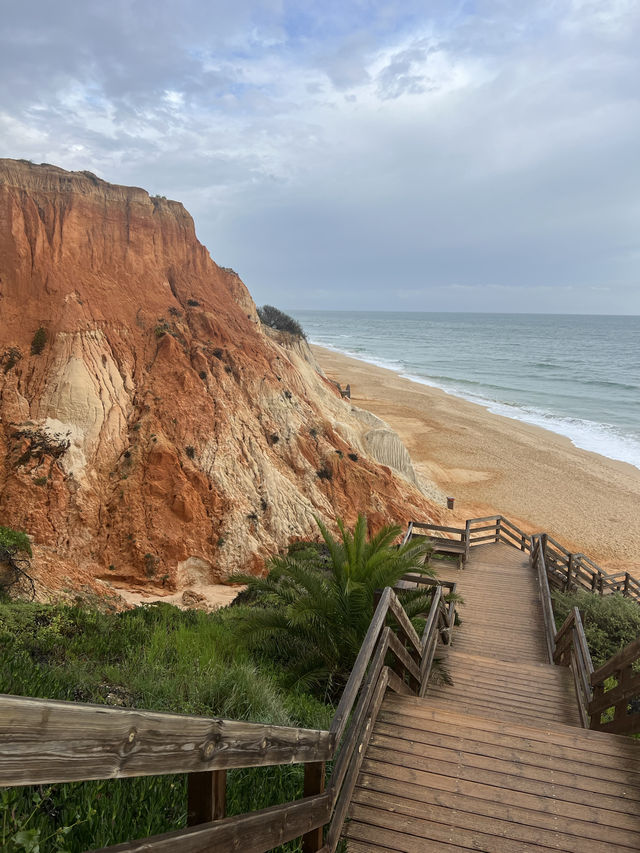 🇵🇹 붉은 절벽이 신비로운 포르투갈의 해변