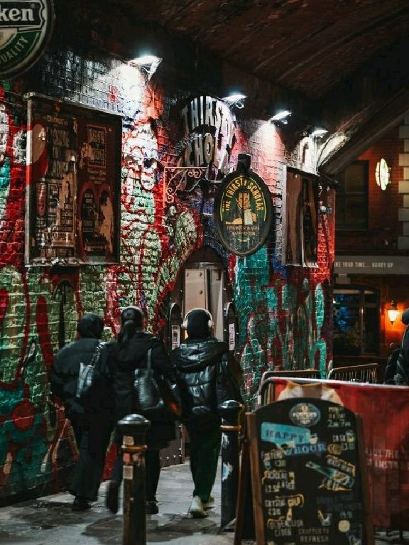 Experience Manchester like a Local 🐝🎶