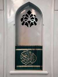 Sultan Qaboos Grand Mosque - Oman's biggest mosque.