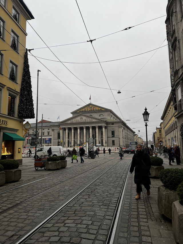 München: Where History Meets Gemütlichkeit 🇩🇪✨