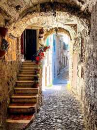 The Painted Silence of Apricale – Italy’s Timeless Hill Village