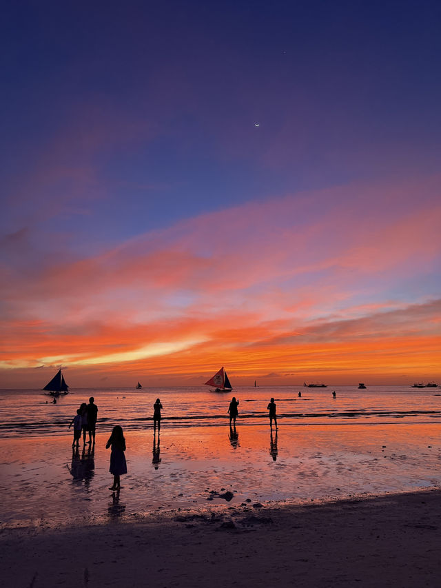 🌅✨ Boracay Sunsets – Where the Sky Falls in Love with the Sea 🌴💛 
