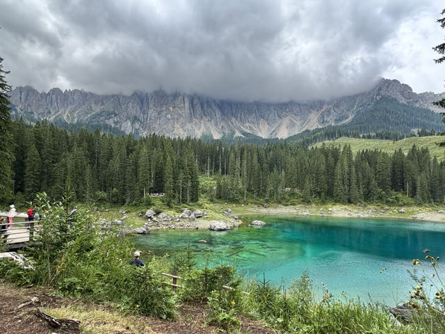 走訪多洛米蒂山最美麗的湖泊～雷扎湖 (Lake Carezza)