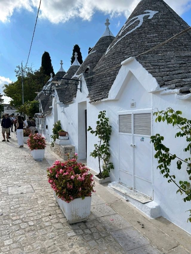 🎃 Magic in Alberobello, Italy! 🕯️ 🎃 Magic in Alberobello, Italy! 🕯️