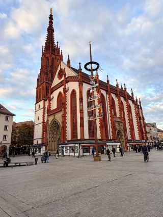 THE MAJESTIC BASILICA OF WÜRZBURG — A JOURNEY INTO SACRED BEAUTY 🇩🇪