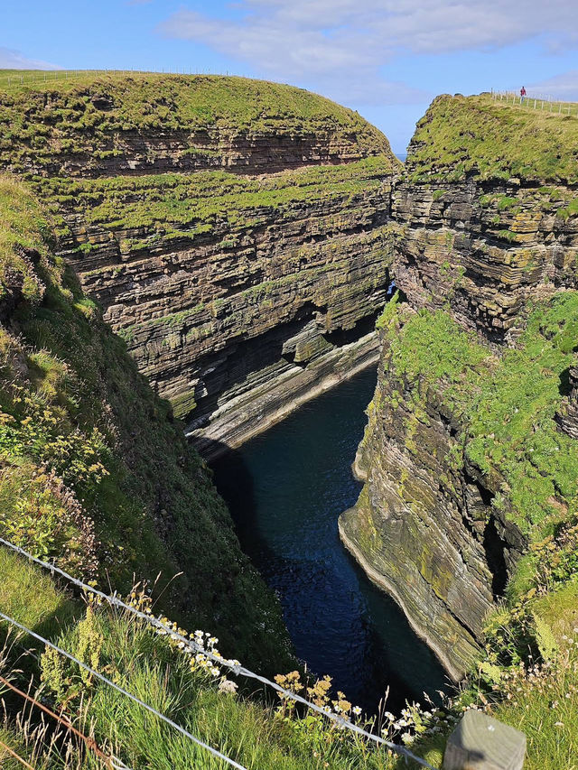 🌊 Duncansby Head Lighthouse – Where Wind, Sea, and Sky Meet 🌬️✨