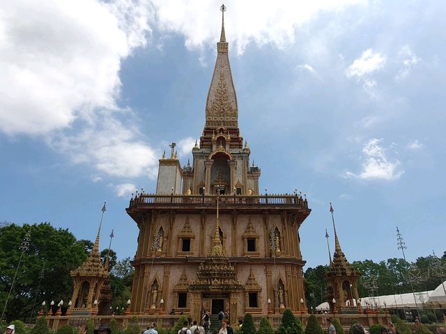 Ват Чалонг: главный храмовый комплекс Пхукета