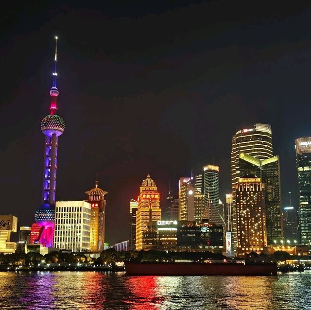 The Bund’s Glow🌃 The Bund’s Glow🌃