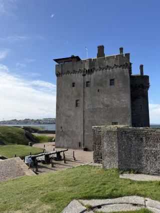 🏰 Broughty Castle: A Sea-Facing Castle with Stunning Views of Dundee