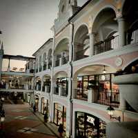 Shopping/Shanghai Outlets **Florence Town**