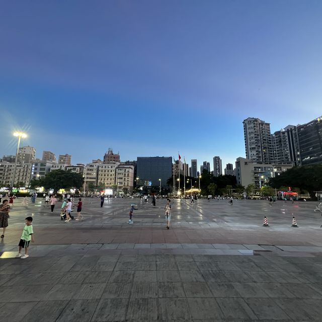 打卡龍華文化廣場