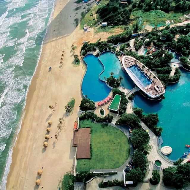 🌅 Luxury, infinity, and views 🐬
