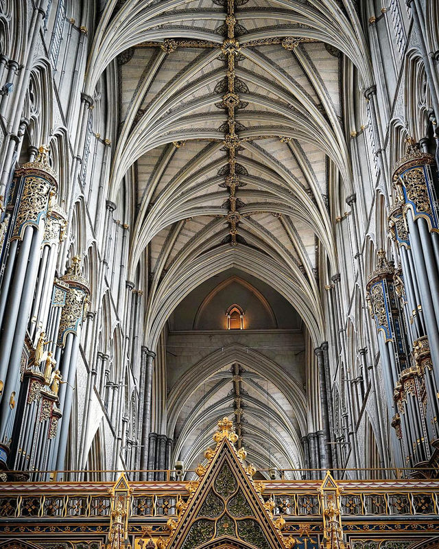 Explore the Majesty of Westminster Abbey