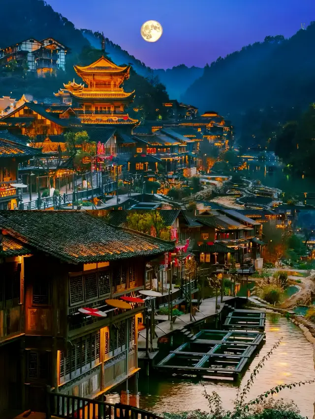 High-speed rail can directly reach the "national version" of Spirited Away world in Guizhou