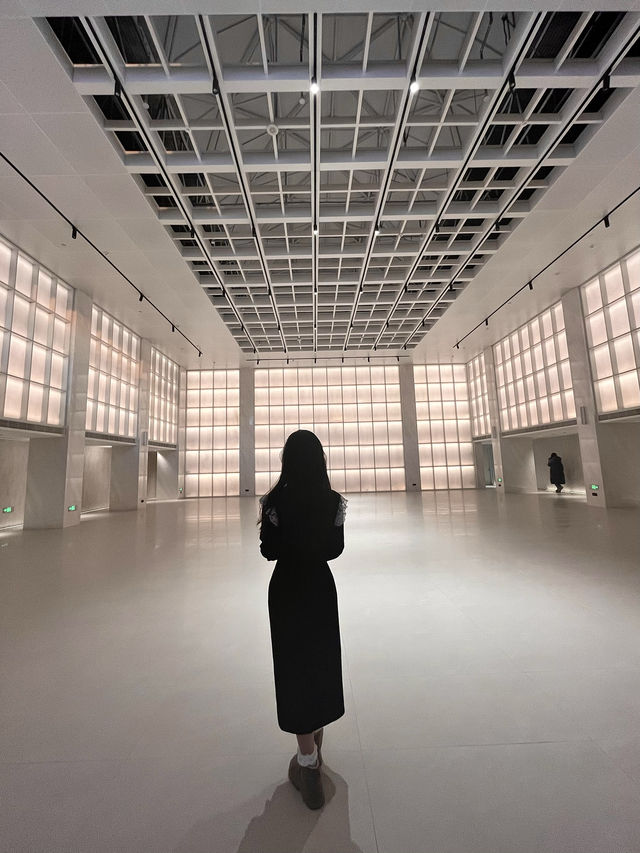 青島0元藝術空間畫廊拍照