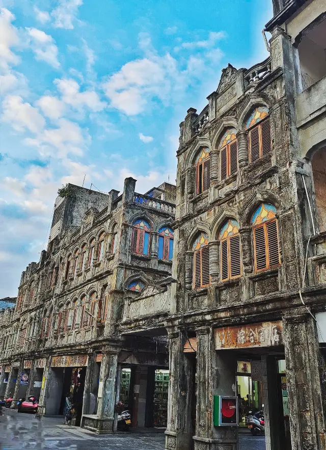 Wen Nan Old Street, perfect for a leisurely solo stroll: the original flavor of the overseas Chinese hometown, with a Southeast Asian charm