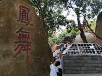 攀登深圳十峰之一的鳳凰山