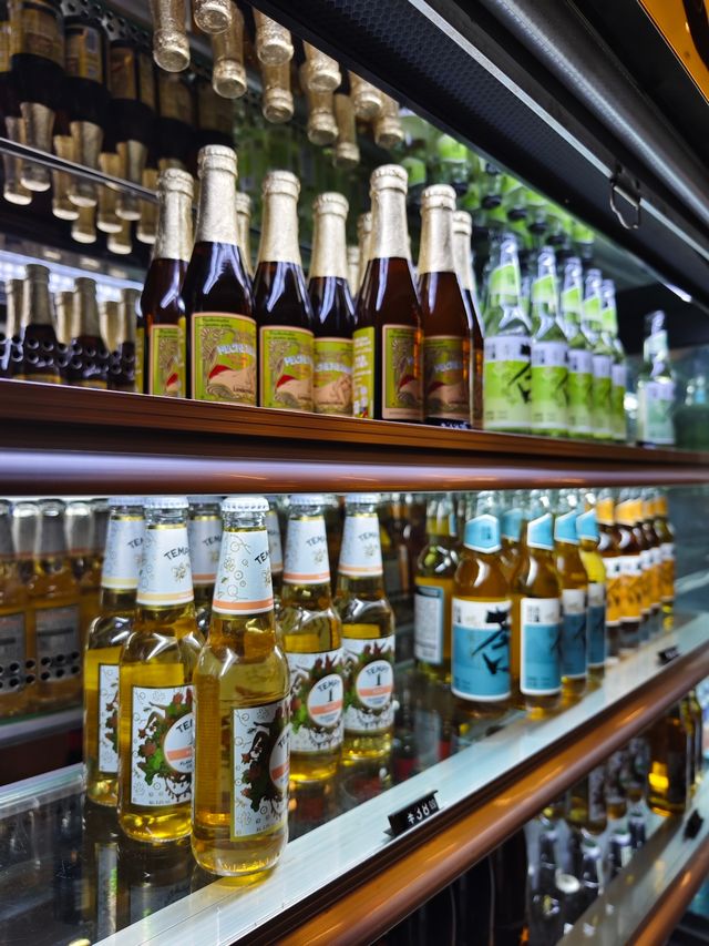走出門就能看到藍花楹的酒店就在翠湖