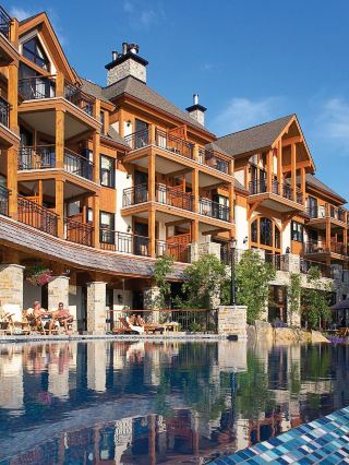 🍁 Mont Tremblant's Lakeside Retreat 🏞️