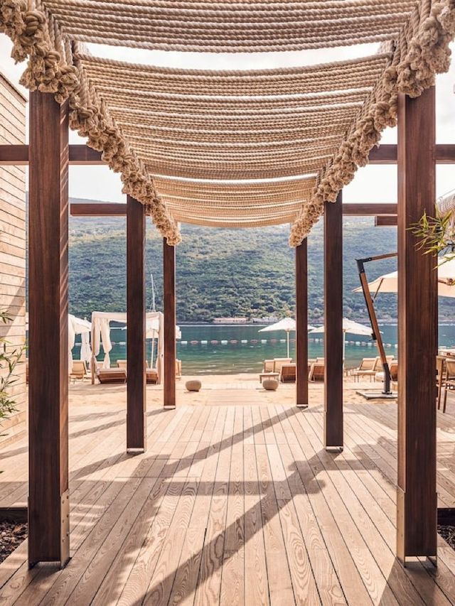 🌟 Montenegro Marvels: Top Stays in Portonovi! 🏨✨