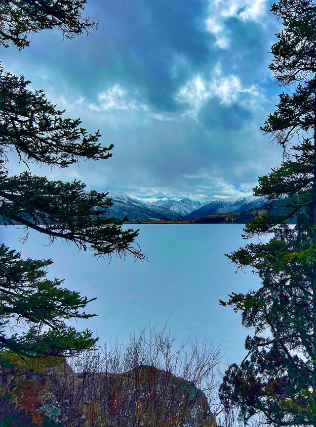 川西冬日秘境：踏冰尋夢，五大藍冰湖等你來探