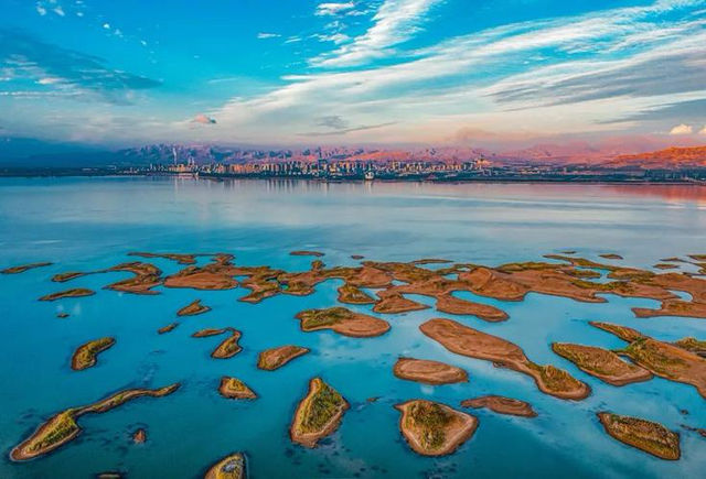逐夢沙海，快艇奇旅：烏海沙漠的藍色狂想
