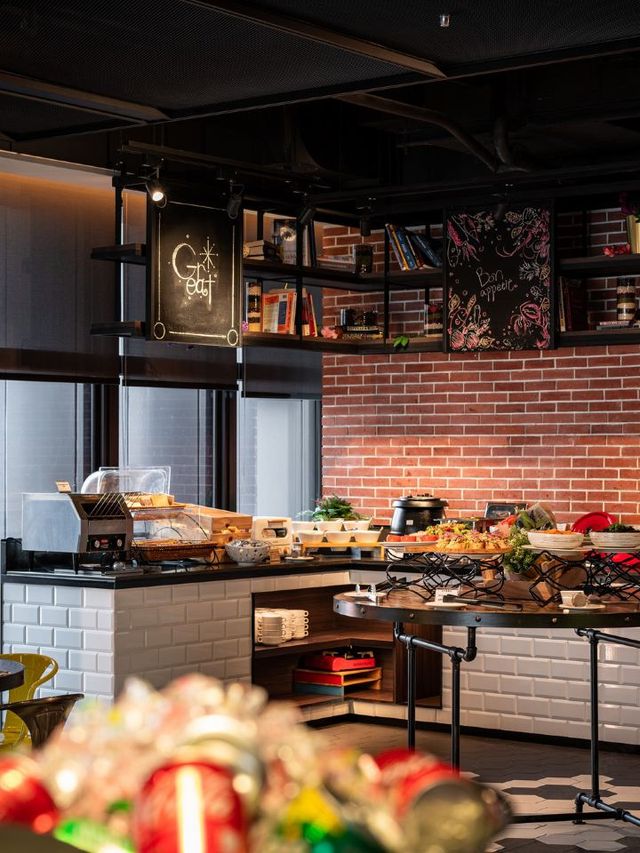 🌟 Kaohsiung's Cozy Corner: Greet Inn's Top Perks 🌟