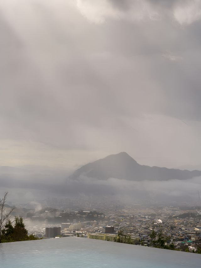 雲霧繚繞的別府
