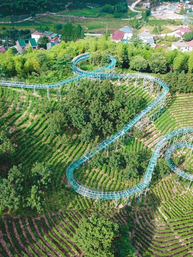 🌊 Huzhou's Top Attractions: Water Thrills & Chills 🏞️