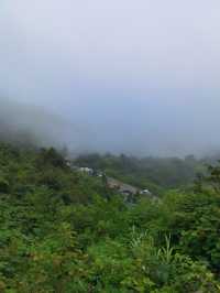 離天三尺三,貴州黔北第一峰,尧龍山。