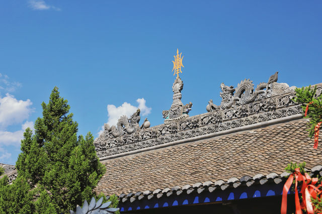 西昌市必到景點之大石板村和靈鷹寺。