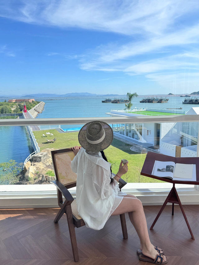 不在國外在南澳新晉絕美海景民宿（Live圖）||純白色的立體幾何建築 彷彿來到愛琴海 民宿背靠山。